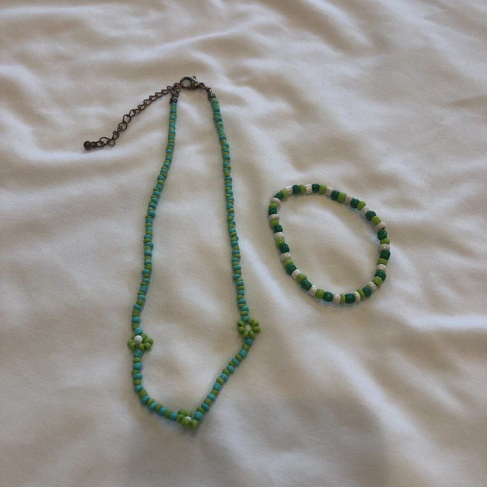 Altar'd State Green Blue Flower Beaded Choker Necklace with FREE Bracelet - Picture 2 of 10